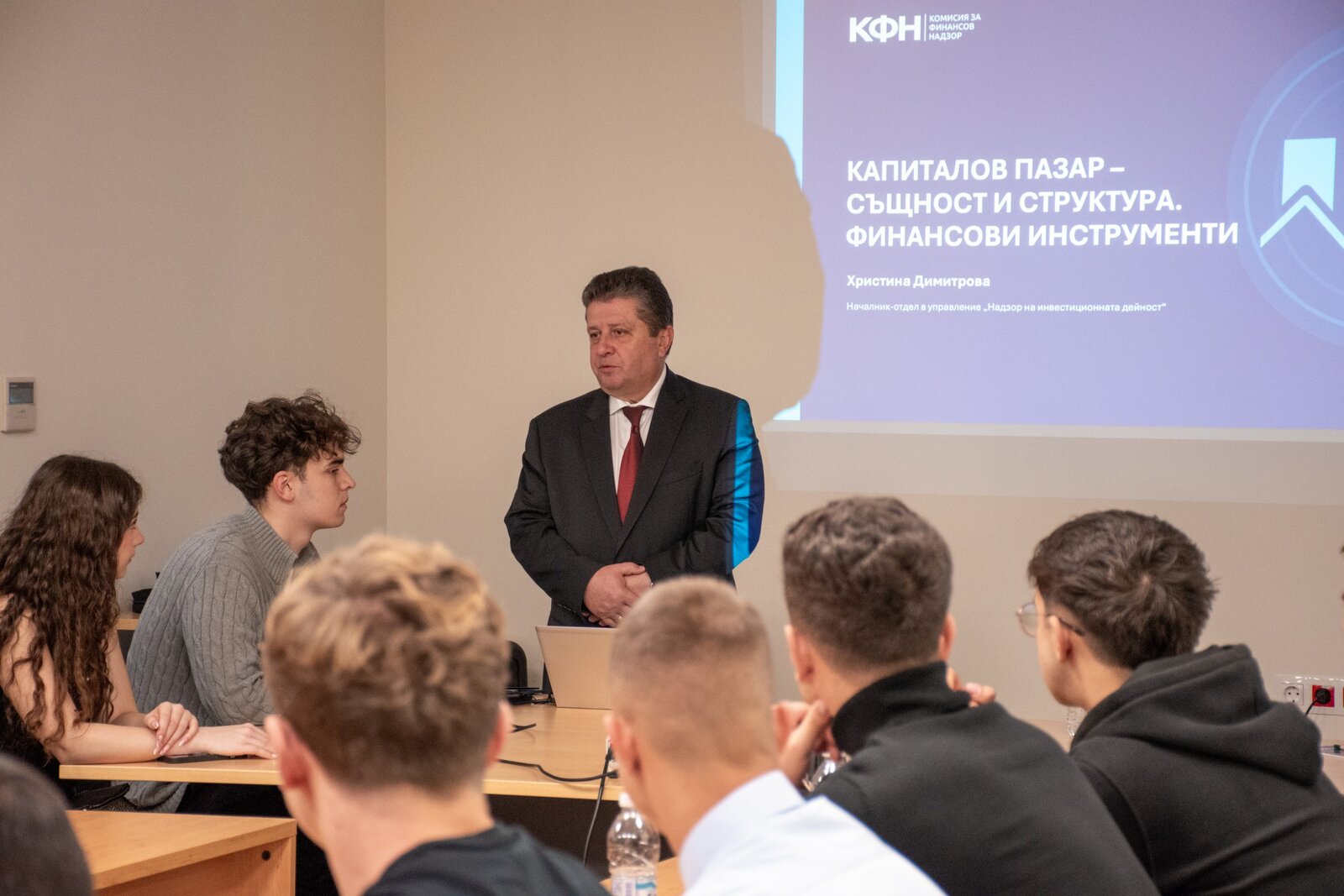 КФН, МОН и фондация „Атанас Буров“ вдъхновиха ученици с бизнес истории
